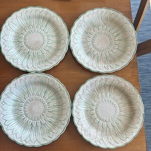 Set of 4 Wedgwood white/green Majolica sunflower plates (set 1 of 2)